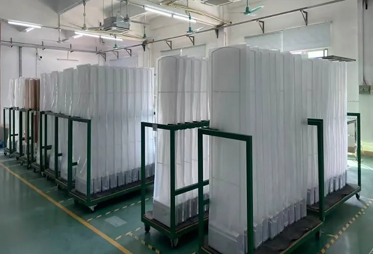 Ik stond de hele middag naast de 1300 ton wegende spuitgietmachine en begreep eindelijk waarom de EAS-antennebehuizing niet vervormde.